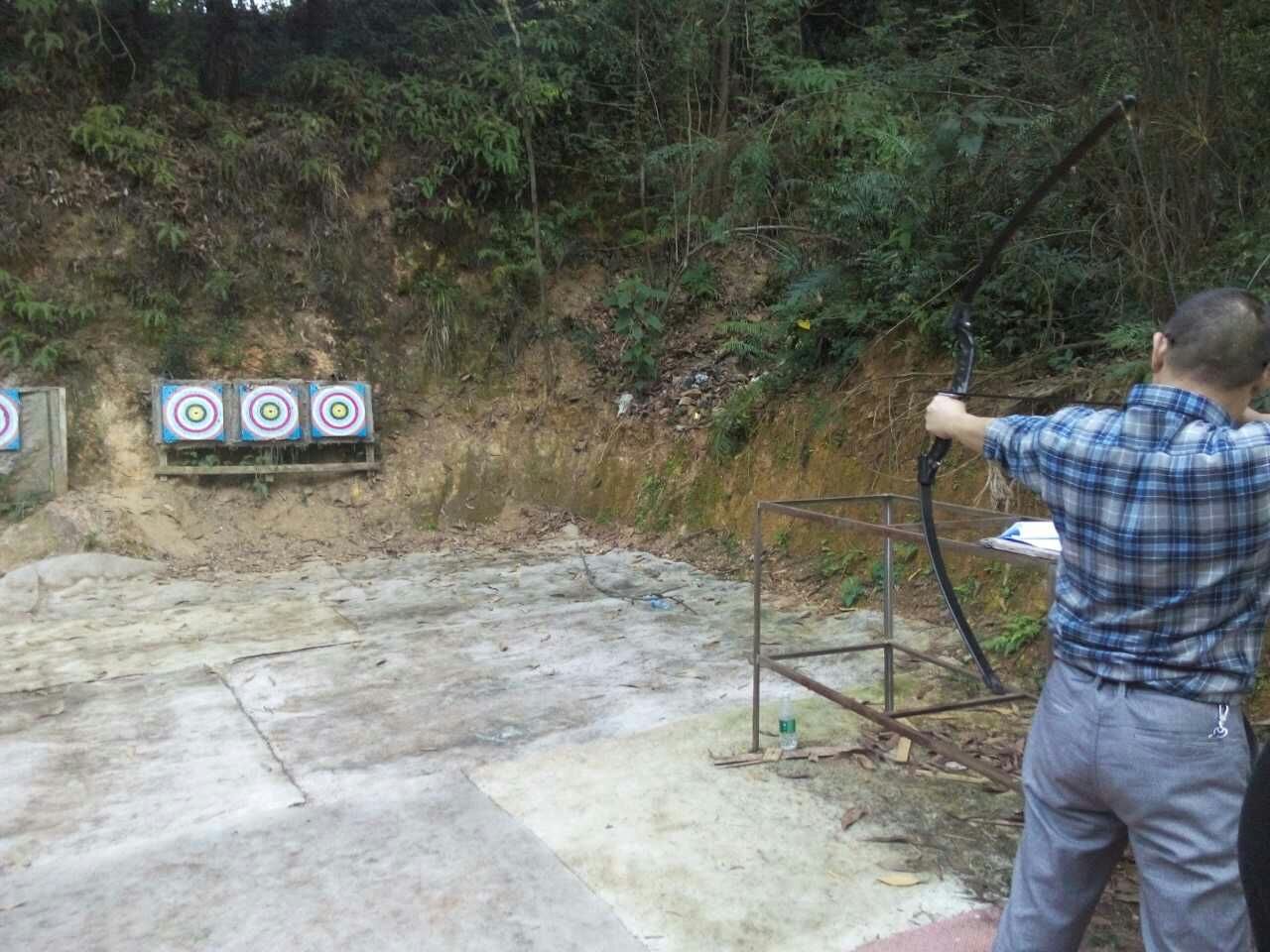 弯弓射雕