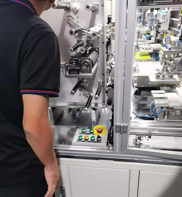 用于制片机和叠片机的伺服控制，提升电气工程中IO精度的解决方案